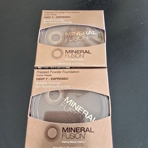 Mineral Fusion Pressed Powder Foundation in Deep Espresso. Set Of 2